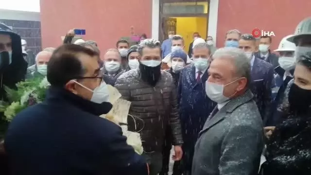 Bakan Dönmez: 'Bana göre kömürün karası altının parasından daha değerli' Bakan Dönmez: 'Bana göre kömürün karası altının parasından daha değerli'