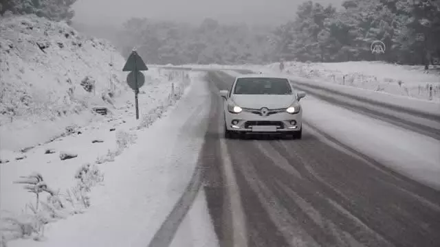 BALIKESİR - Kar nedeniyle 284 mahalle yolu ulaşıma kapandı BALIKESİR - Kar nedeniyle 284 mahalle yolu ulaşıma kapandı