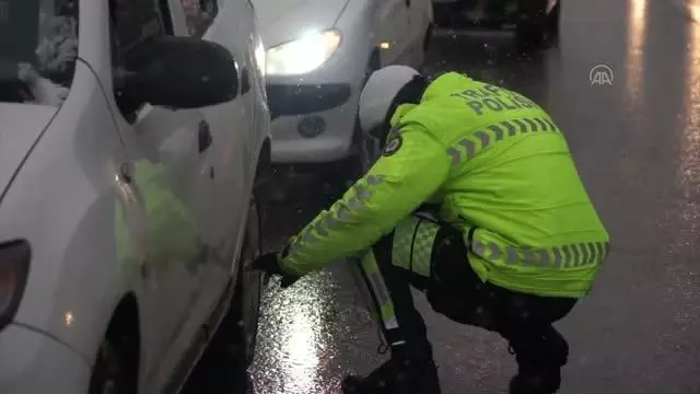 BALIKESİR - Kar nedeniyle 284 mahalle yolu ulaşıma kapandı BALIKESİR - Kar nedeniyle 284 mahalle yolu ulaşıma kapandı
