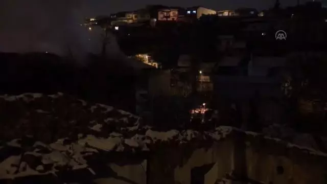 Başkentte bir gecekondu yandı Başkentte bir gecekondu yandı