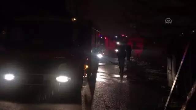 Başkentte bir gecekondu yandı Başkentte bir gecekondu yandı