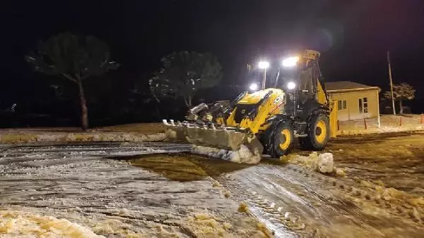 Çanakkale'de kar yağışı başladı (3) Çanakkale'de kar yağışı başladı (3)