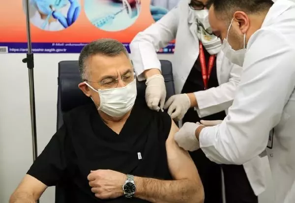 Cumhurbaşkanı Yardımcısı Oktay da aşı oldu Cumhurbaşkanı Yardımcısı Oktay da aşı oldu