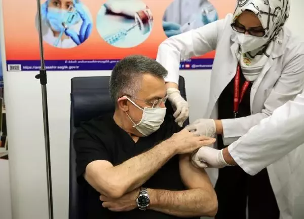 Cumhurbaşkanı Yardımcısı Oktay da aşı oldu Cumhurbaşkanı Yardımcısı Oktay da aşı oldu