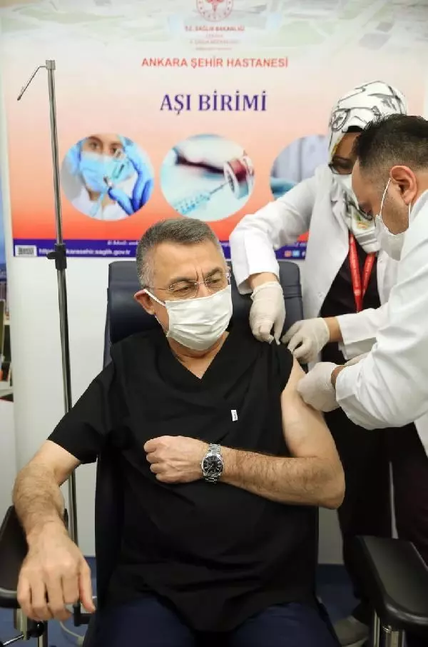 Cumhurbaşkanı Yardımcısı Oktay da aşı oldu Cumhurbaşkanı Yardımcısı Oktay da aşı oldu