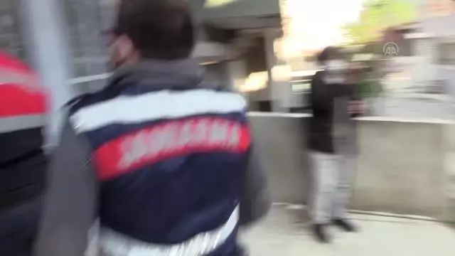İzmir'de kaçak içki operasyonu İzmir'de kaçak içki operasyonu