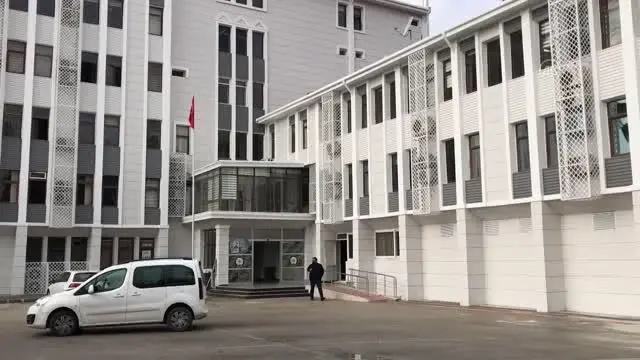 Dolandırıcılık soruşturmasında yakalanan anne ile kızı ev hapsi tedbiriyle salıverildi Dolandırıcılık soruşturmasında yakalanan anne ile kızı ev hapsi tedbiriyle salıverildi