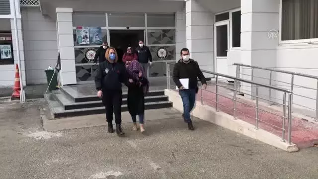 Dolandırıcılık soruşturmasında yakalanan anne ile kızı ev hapsi tedbiriyle salıverildi Dolandırıcılık soruşturmasında yakalanan anne ile kızı ev hapsi tedbiriyle salıverildi
