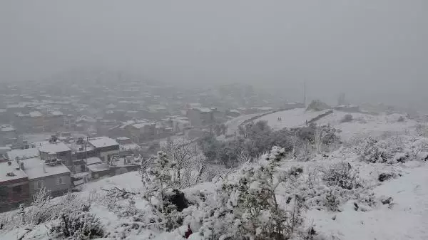 Edremit Körfezi'ne 4 yıl sonra kar yağdı