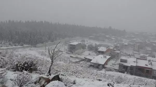 Edremit Körfezi'ne 4 yıl sonra kar yağdı