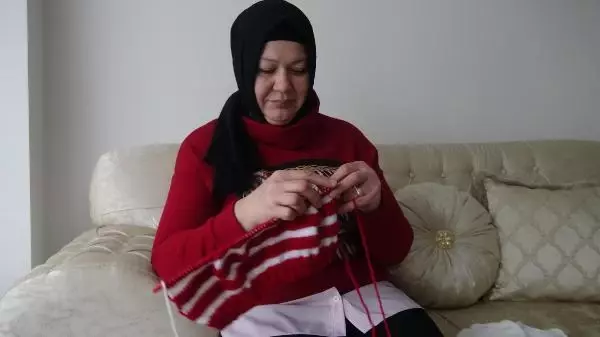 El ele verip, 33 çocuğa kışlık giyecek ördüler El ele verip, 33 çocuğa kışlık giyecek ördüler