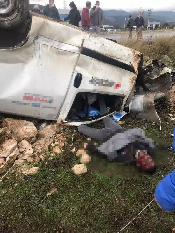 Son dakika haberleri | Elektrik direğine çarpan aracın motoru yerinden fırladı: 1 ölü, 1 yaralı Son dakika haberleri | Elektrik direğine çarpan aracın motoru yerinden fırladı: 1 ölü, 1 yaralı