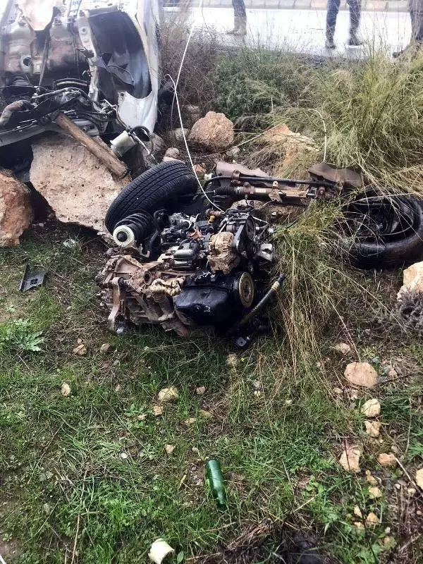 Son dakika haberleri | Elektrik direğine çarpan aracın motoru yerinden fırladı: 1 ölü, 1 yaralı Son dakika haberleri | Elektrik direğine çarpan aracın motoru yerinden fırladı: 1 ölü, 1 yaralı