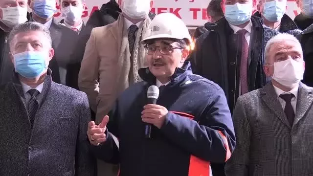Son dakika haber: Enerji ve Tabii Kaynaklar Bakanı Dönmez, Soma'da madencilerle buluştu Son dakika haber: Enerji ve Tabii Kaynaklar Bakanı Dönmez, Soma'da madencilerle buluştu