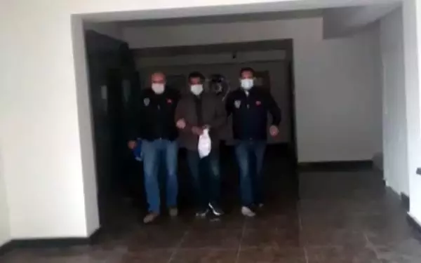 Evlerin kapı kilitlerini çalan şüpheli yakalandı Evlerin kapı kilitlerini çalan şüpheli yakalandı