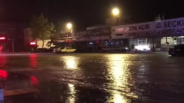 Fethiye'de şiddetli yağış etkili oldu Fethiye'de şiddetli yağış etkili oldu