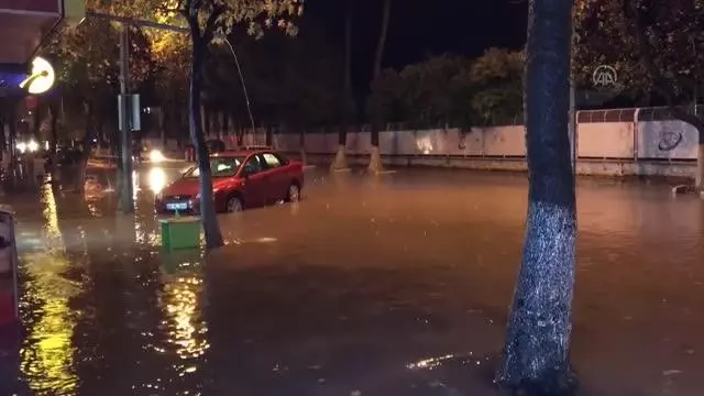 Fethiye'de şiddetli yağış etkili oldu Fethiye'de şiddetli yağış etkili oldu