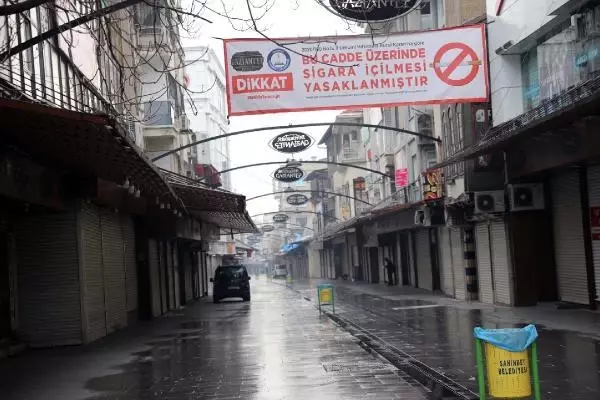 Gaziantep'te işlek cadde ve meydanlar boş kaldı Gaziantep'te işlek cadde ve meydanlar boş kaldı