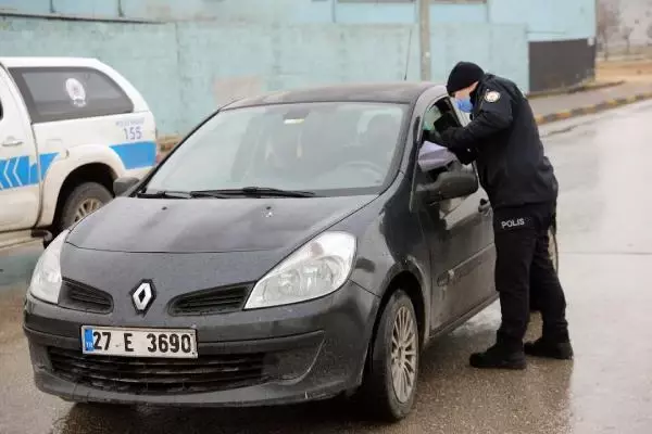 Gaziantep'te işlek cadde ve meydanlar boş kaldı Gaziantep'te işlek cadde ve meydanlar boş kaldı