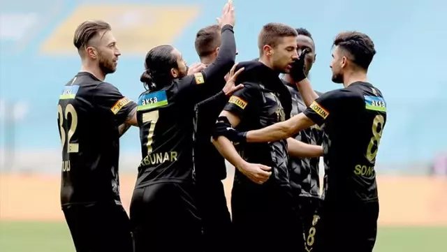 Göztepe, deplasmanda Konyaspor'u 3-2 mağlup etti Göztepe, deplasmanda Konyaspor'u 3-2 mağlup etti