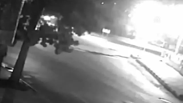 İki otomobil çarpıştı: 3 ölü, 4 yaralı İki otomobil çarpıştı: 3 ölü, 4 yaralı