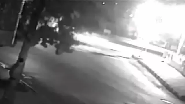 İki otomobil çarpıştı: 3 ölü, 4 yaralı İki otomobil çarpıştı: 3 ölü, 4 yaralı