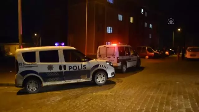 İmam nikahıyla birlikte yaşayan çift aralarında çıkan bıçaklı kavgada öldü İmam nikahıyla birlikte yaşayan çift aralarında çıkan bıçaklı kavgada öldü