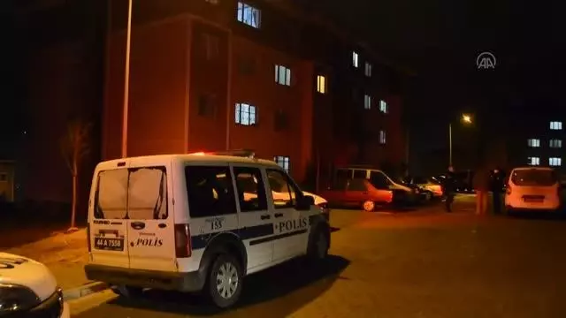 İmam nikahıyla birlikte yaşayan çift aralarında çıkan bıçaklı kavgada öldü İmam nikahıyla birlikte yaşayan çift aralarında çıkan bıçaklı kavgada öldü