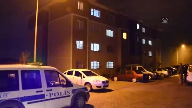İmam nikahıyla birlikte yaşayan çift aralarında çıkan bıçaklı kavgada öldü İmam nikahıyla birlikte yaşayan çift aralarında çıkan bıçaklı kavgada öldü