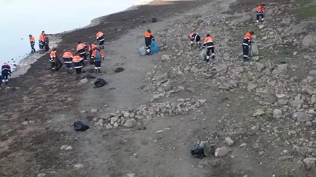 İstanbul'un barajları 40 ton atıktan temizlendi İstanbul'un barajları 40 ton atıktan temizlendi