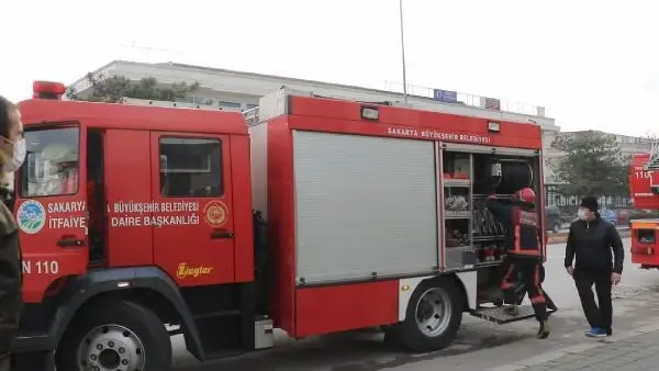 İzinli olan itfaiyeci yangını görünce arkadaşlarına yardımcı oldu İzinli olan itfaiyeci yangını görünce arkadaşlarına yardımcı oldu