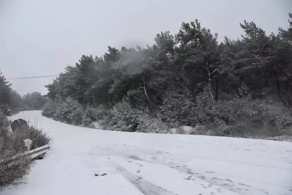 İzmir'de kar yağışı kentte coşku yarattı İzmir'de kar yağışı kentte coşku yarattı
