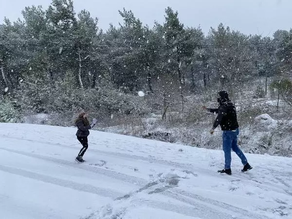 İzmir'de kar yağışı kentte coşku yarattı İzmir'de kar yağışı kentte coşku yarattı