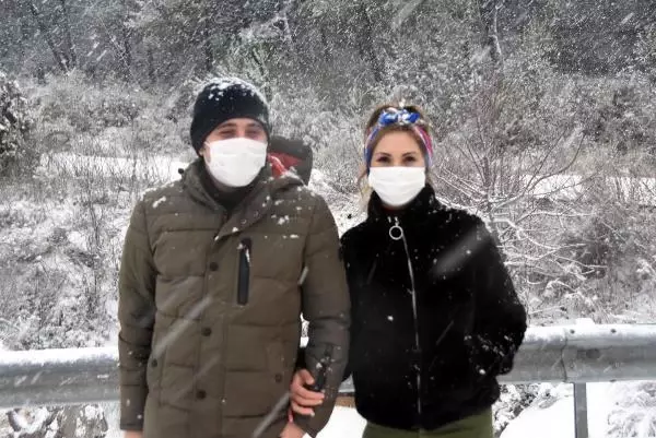İzmir'de kar yağışı kentte coşku yarattı İzmir'de kar yağışı kentte coşku yarattı