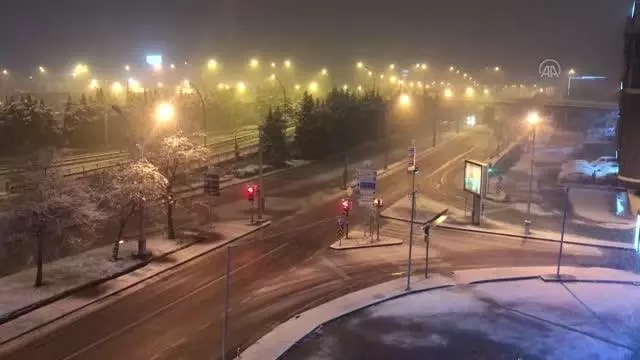 ESKİŞEHİR - Yoğun kar yağışı sürüyor ESKİŞEHİR - Yoğun kar yağışı sürüyor