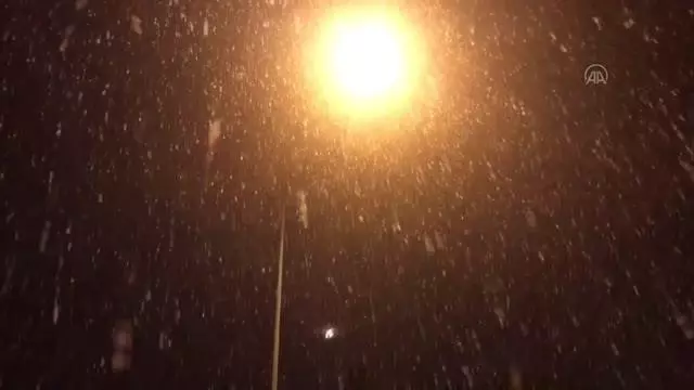 BALIKESİR - Yoğun kar yağışı etkili oluyor BALIKESİR - Yoğun kar yağışı etkili oluyor