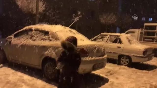BALIKESİR - Yoğun kar yağışı etkili oluyor BALIKESİR - Yoğun kar yağışı etkili oluyor