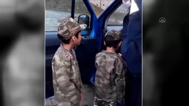 Son dakika haberi... KASTAMONU - Jandarmadan 'Sizi çok seviyorum, videomu izlerseniz sevinirim' diyen çocuğa ziyaret Son dakika haberi... KASTAMONU - Jandarmadan 'Sizi çok seviyorum, videomu izlerseniz sevinirim' diyen çocuğa ziyaret