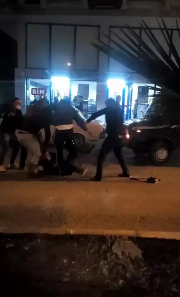 Son dakika haberleri... Kaza sonrası tartıştıkları motosiklet sürücüsünü dövdüler Son dakika haberleri... Kaza sonrası tartıştıkları motosiklet sürücüsünü dövdüler