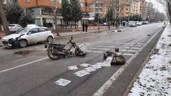 Kazada can verdi, dağıttığı gazetelerle cansız bedeni örtüldü Kazada can verdi, dağıttığı gazetelerle cansız bedeni örtüldü