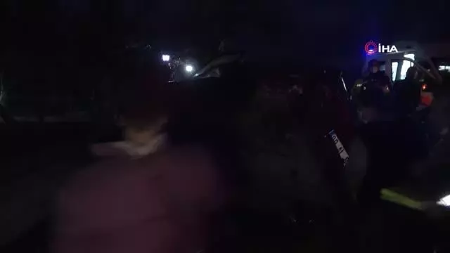 Kazada yaralanan akrabalarını unutup eşyalarını aradılar