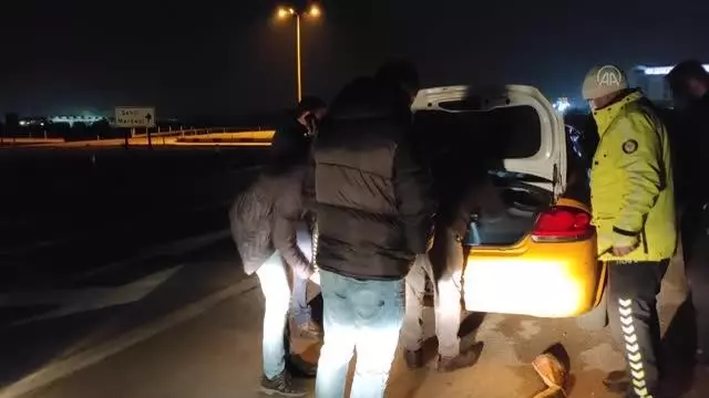 Kendisine hamile süsü vererek karın bölgesinde uyuşturucu taşıyan kadın tutuklandı Kendisine hamile süsü vererek karın bölgesinde uyuşturucu taşıyan kadın tutuklandı