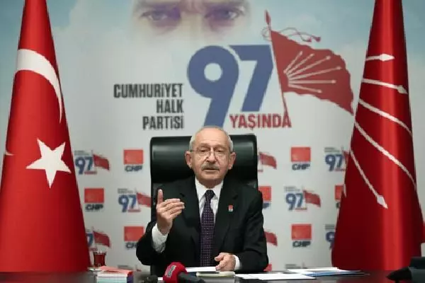 Kılıçdaroğlu, ev hanımlarıyla video konferansla görüştü Kılıçdaroğlu, ev hanımlarıyla video konferansla görüştü