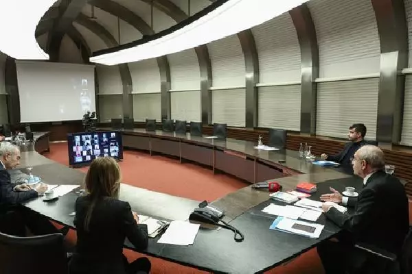 Kılıçdaroğlu, ev hanımlarıyla video konferansla görüştü Kılıçdaroğlu, ev hanımlarıyla video konferansla görüştü
