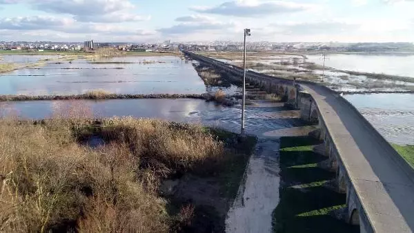 Kirli akan Ergene Nehri taştı, tarım arazileri su altında kaldı Kirli akan Ergene Nehri taştı, tarım arazileri su altında kaldı