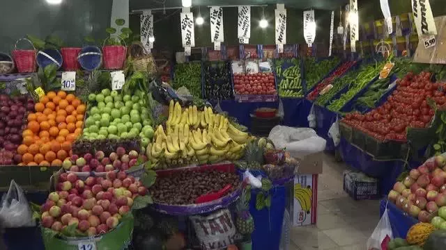 Kısıtlamadan muaf işletmeler vatandaşa hizmet vermeye devam ediyor Kısıtlamadan muaf işletmeler vatandaşa hizmet vermeye devam ediyor