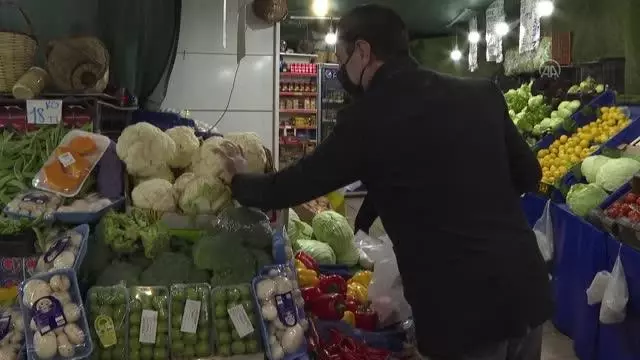 Kısıtlamadan muaf işletmeler vatandaşa hizmet vermeye devam ediyor Kısıtlamadan muaf işletmeler vatandaşa hizmet vermeye devam ediyor