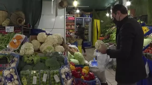 Kısıtlamadan muaf işletmeler vatandaşa hizmet vermeye devam ediyor Kısıtlamadan muaf işletmeler vatandaşa hizmet vermeye devam ediyor