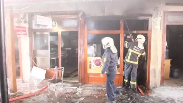 Köftecide çıkan yangın hasara yol açtı Köftecide çıkan yangın hasara yol açtı