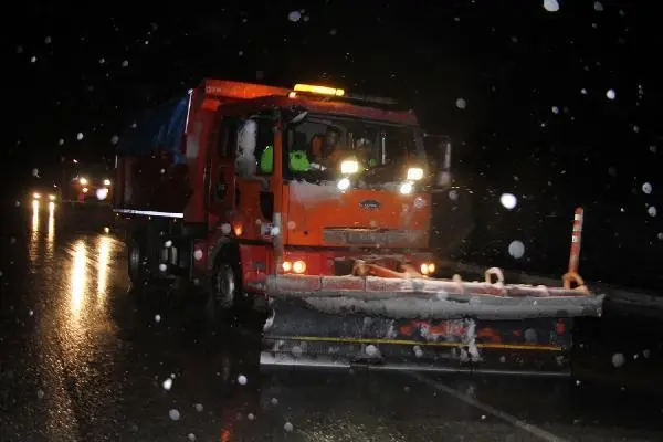 Kula'da kar yağışı etkili oldu Kula'da kar yağışı etkili oldu